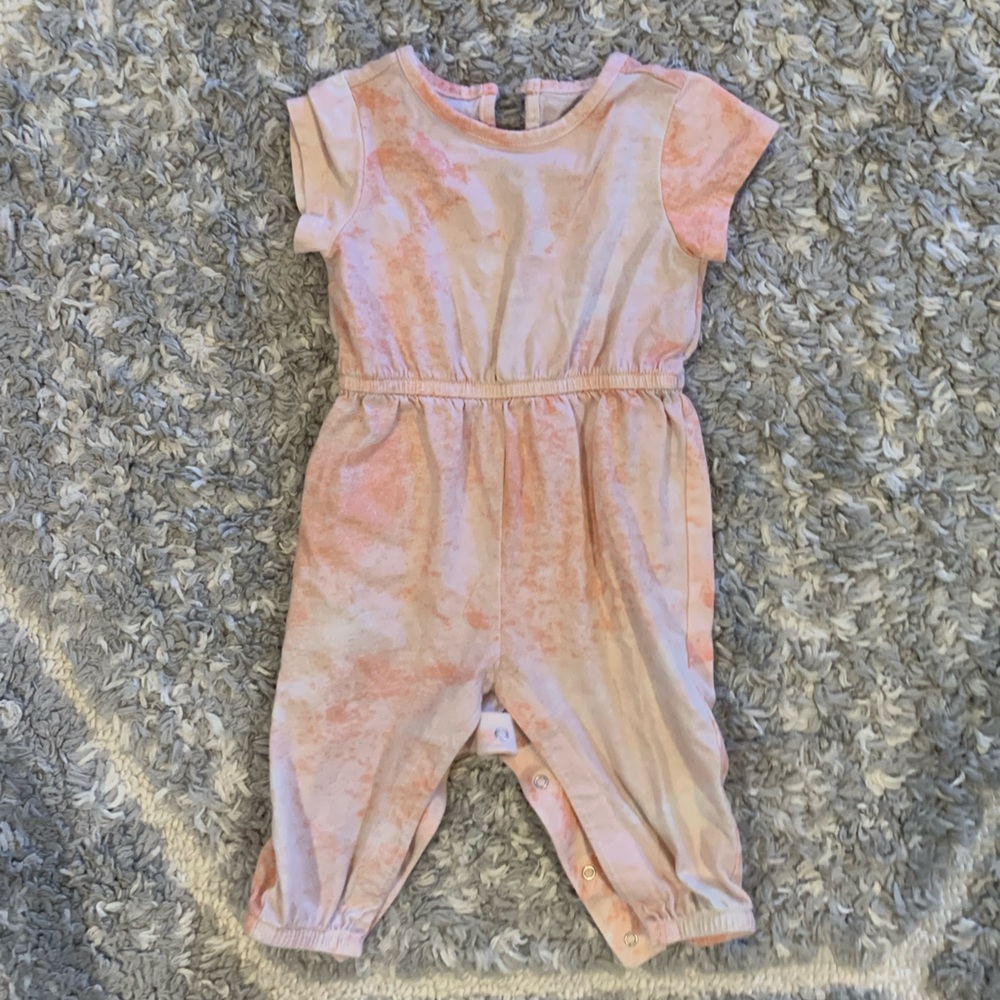 Old Navy pink and white tie dye jumpsuit. 6-12 months